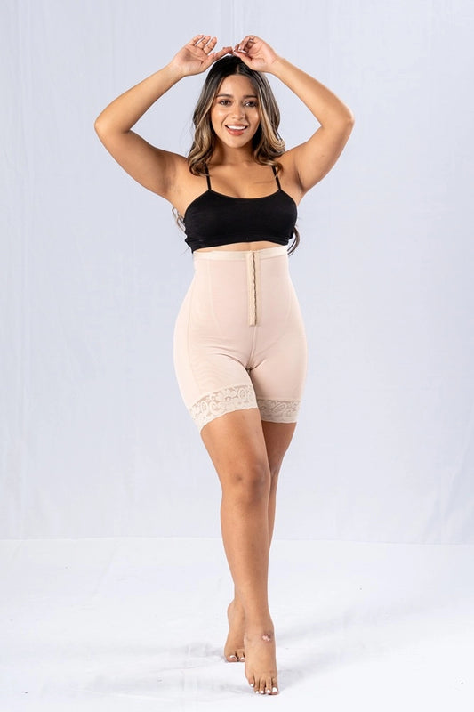 Short con Broche Tiro Alto
